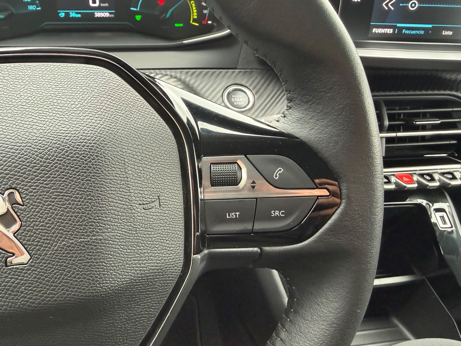 Sort Peugeot e-208 fra 2023