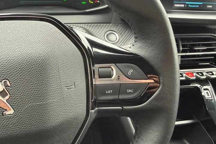 Sort Peugeot e-208 fra 2023