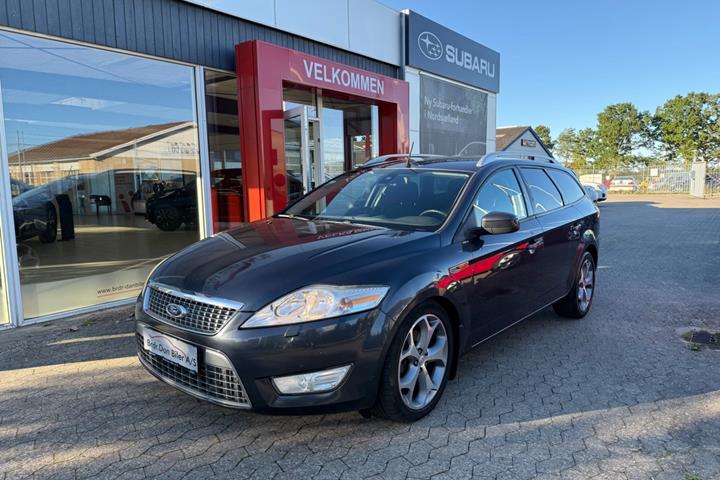 Grå Ford Mondeo fra 2009
