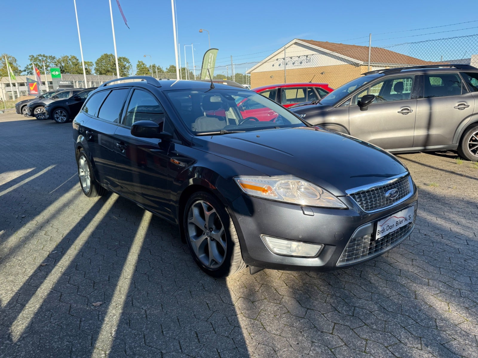 Grå Ford Mondeo fra 2009