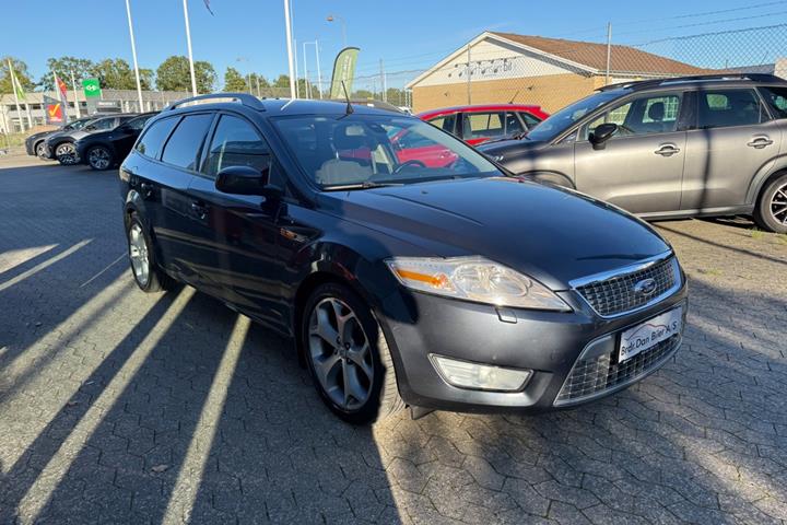 Grå Ford Mondeo fra 2009