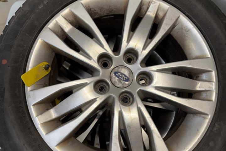 Grå Ford Mondeo fra 2009