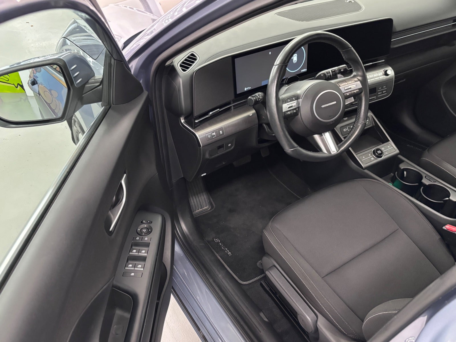 Blå Hyundai Kona fra 2024