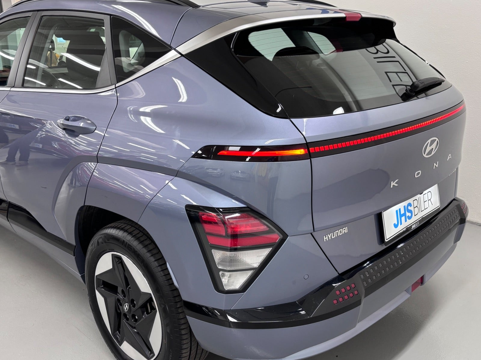 Blå Hyundai Kona fra 2024