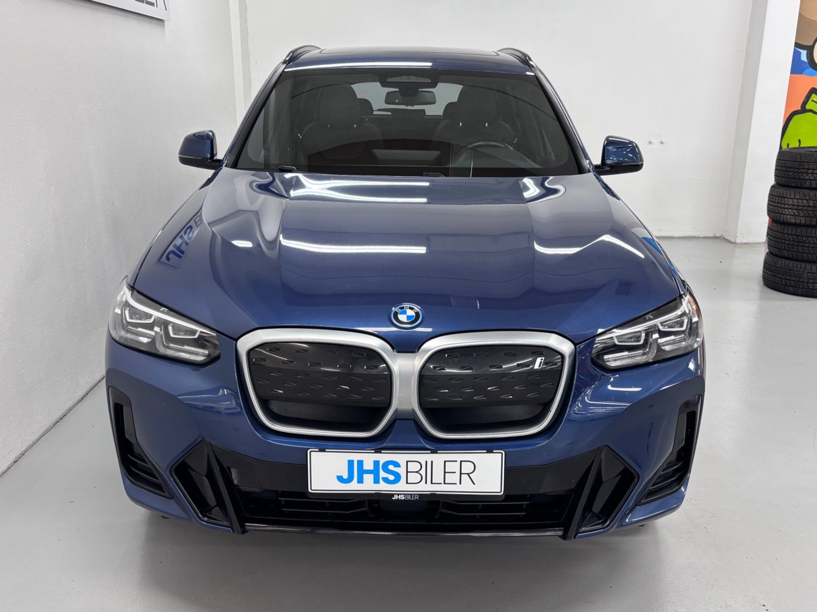 Blå BMW iX3 fra 2023