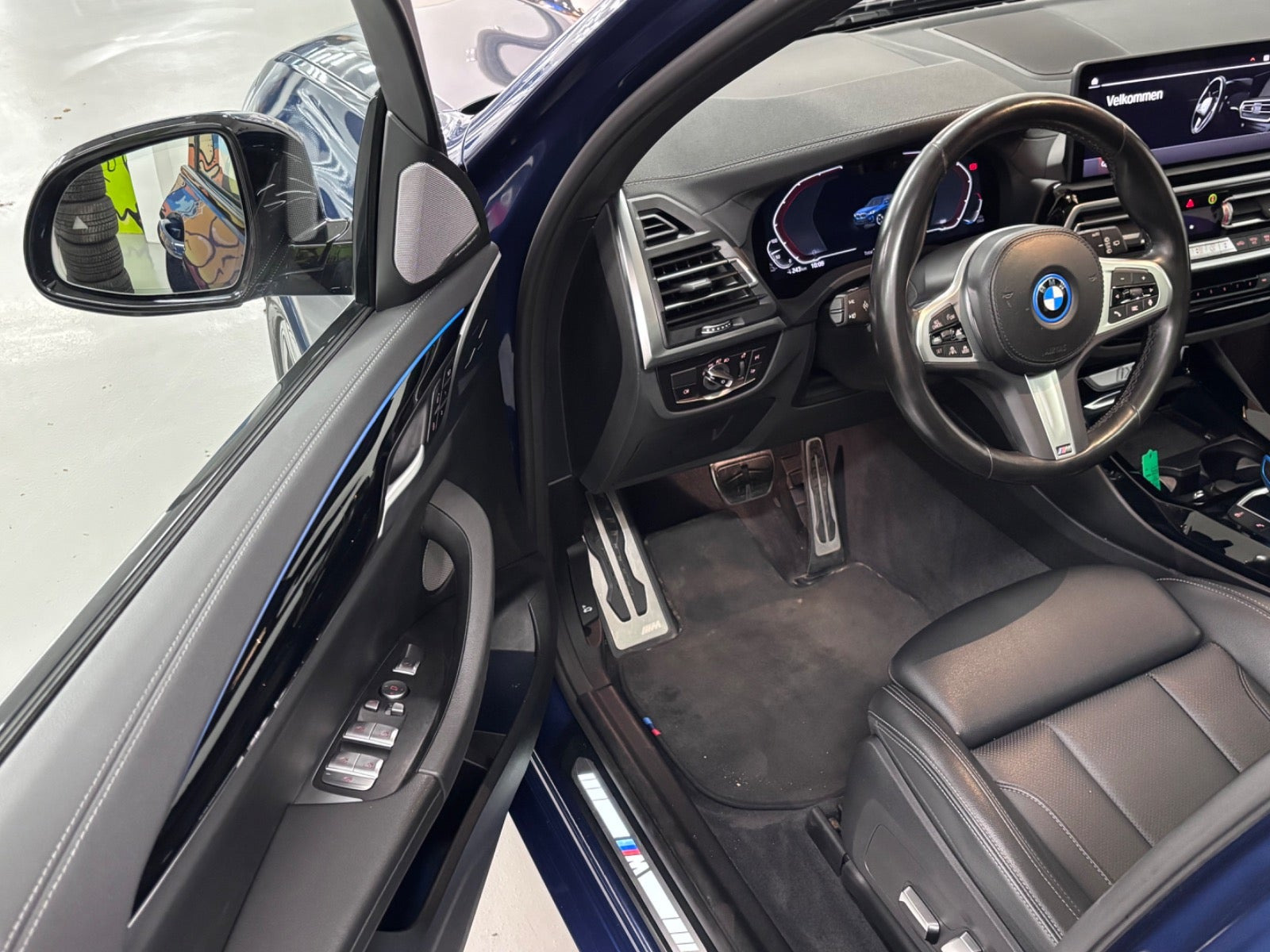 Blå BMW iX3 fra 2023