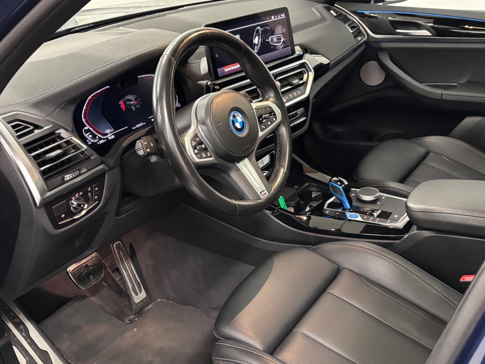 Blå BMW iX3 fra 2023