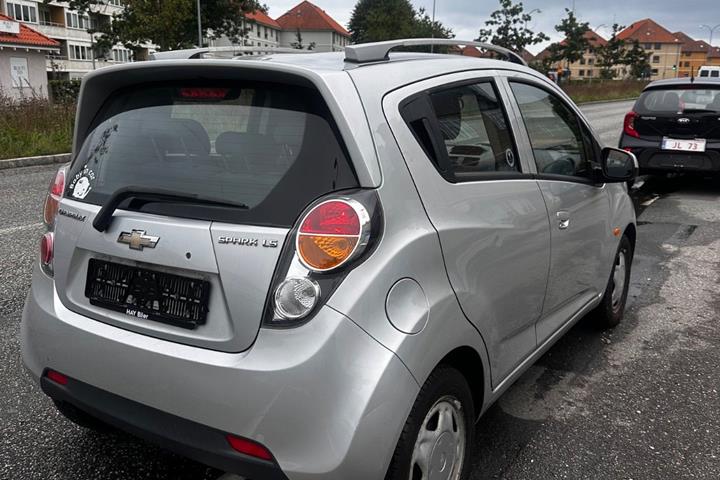 Sølv Chevrolet Spark fra 2011