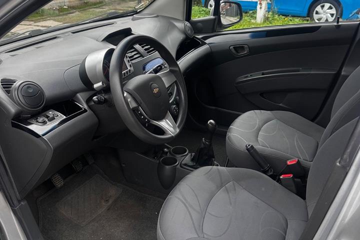 Sølv Chevrolet Spark fra 2011