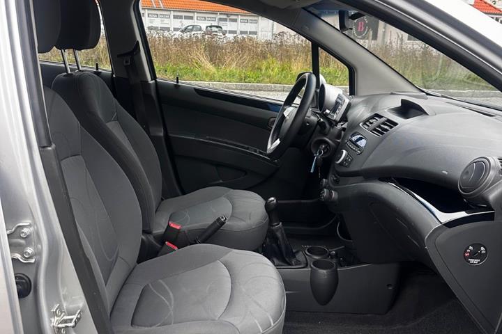 Sølv Chevrolet Spark fra 2011