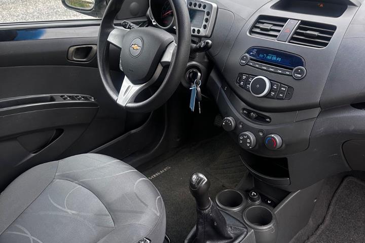 Sølv Chevrolet Spark fra 2011