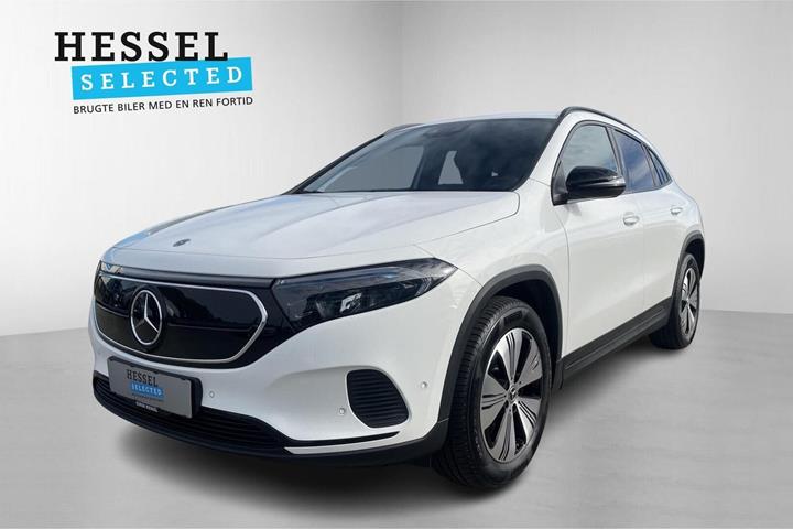 Hvid Mercedes EQA250 fra 2023 set udefra