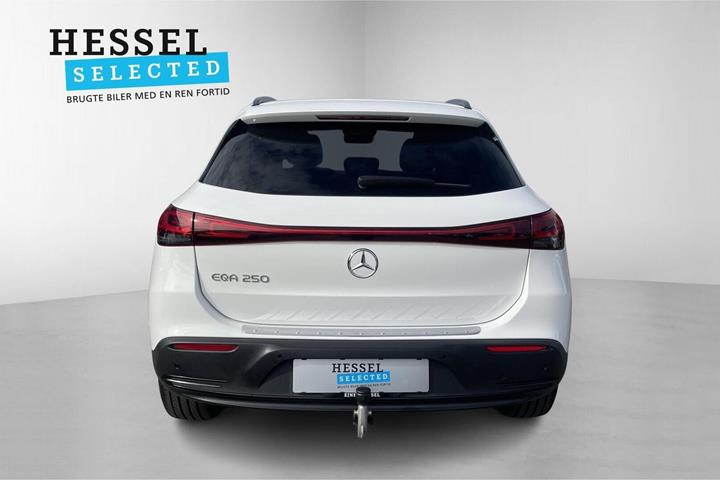 Hvid Mercedes EQA250 fra 2023