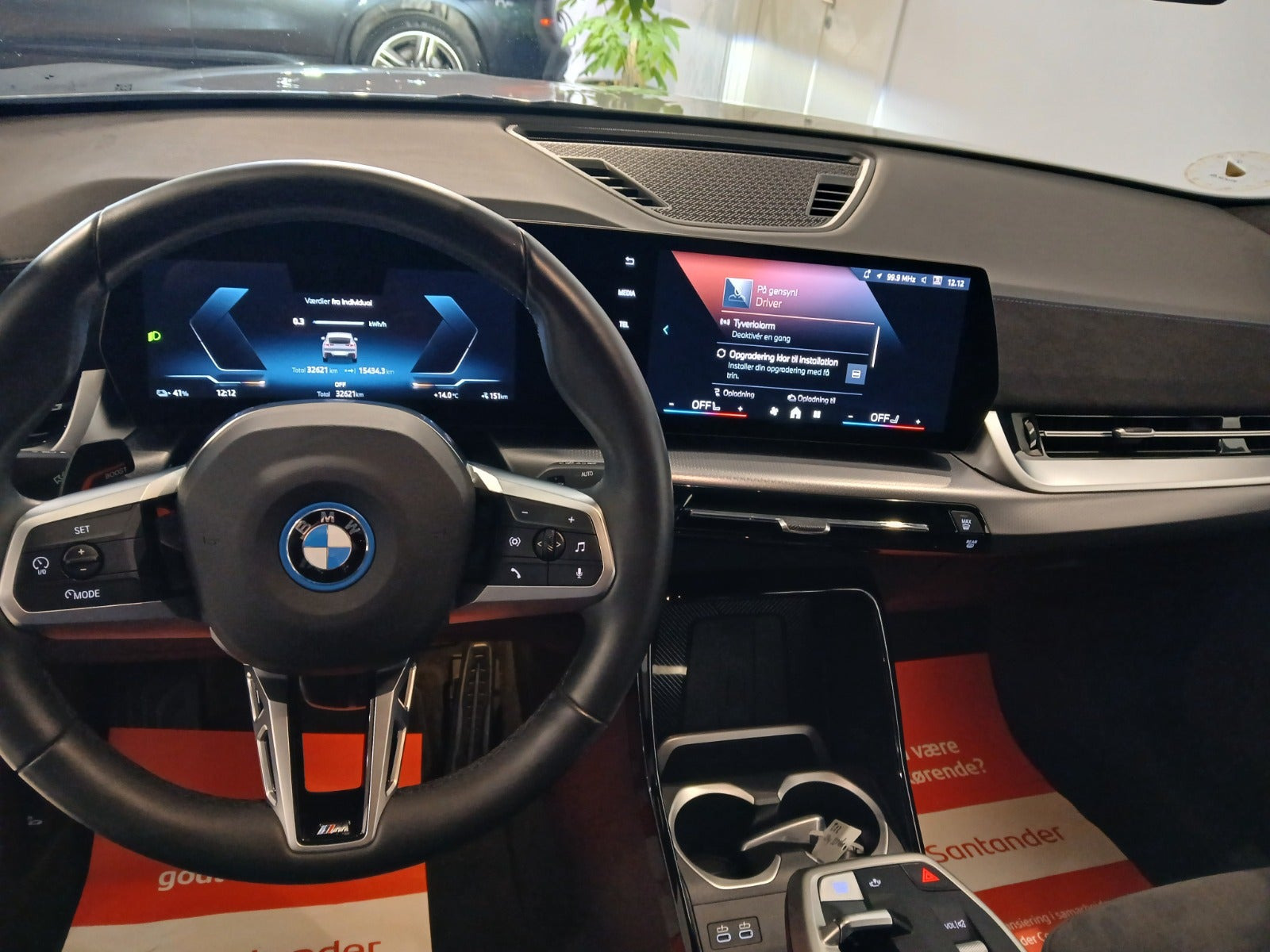 Grå BMW iX2 fra 2025