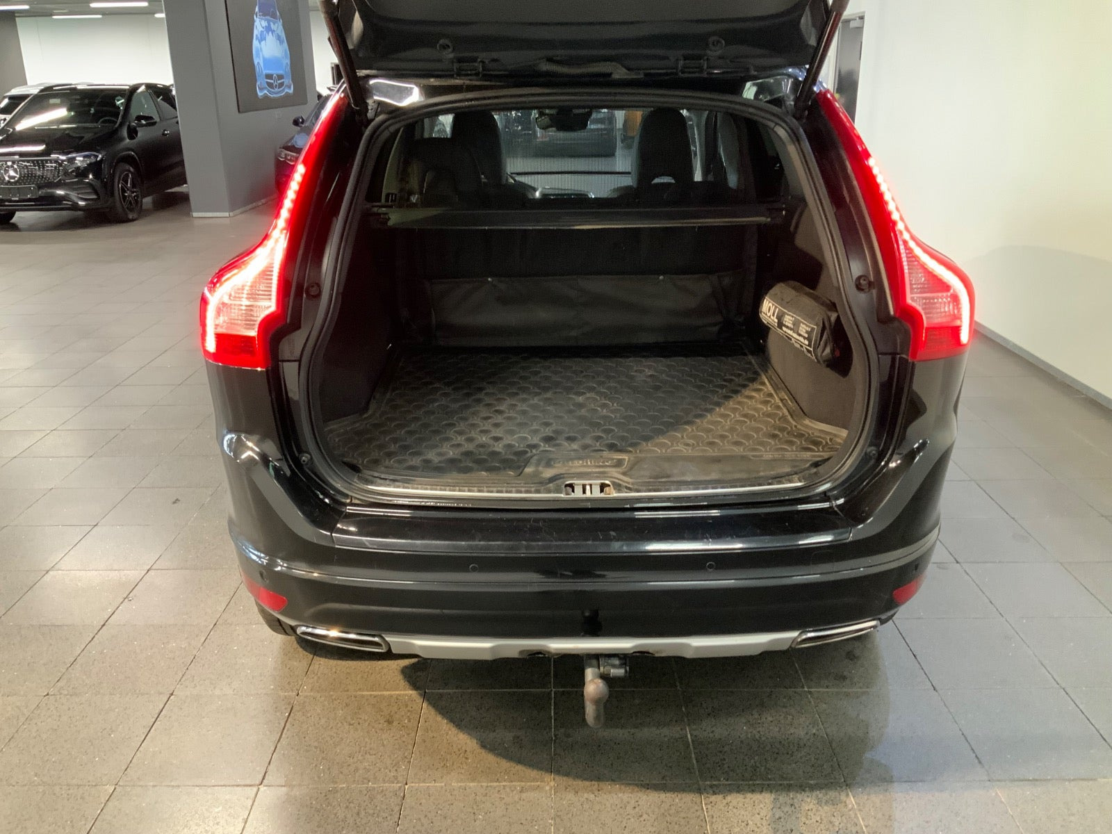 Sort Volvo XC60 fra 2016