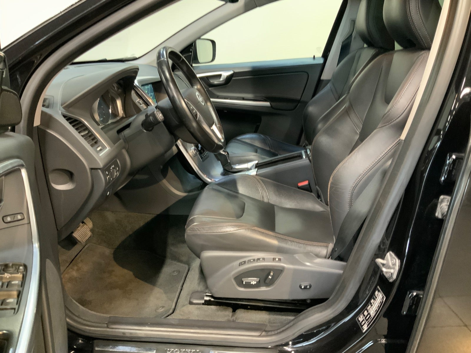 Sort Volvo XC60 fra 2016