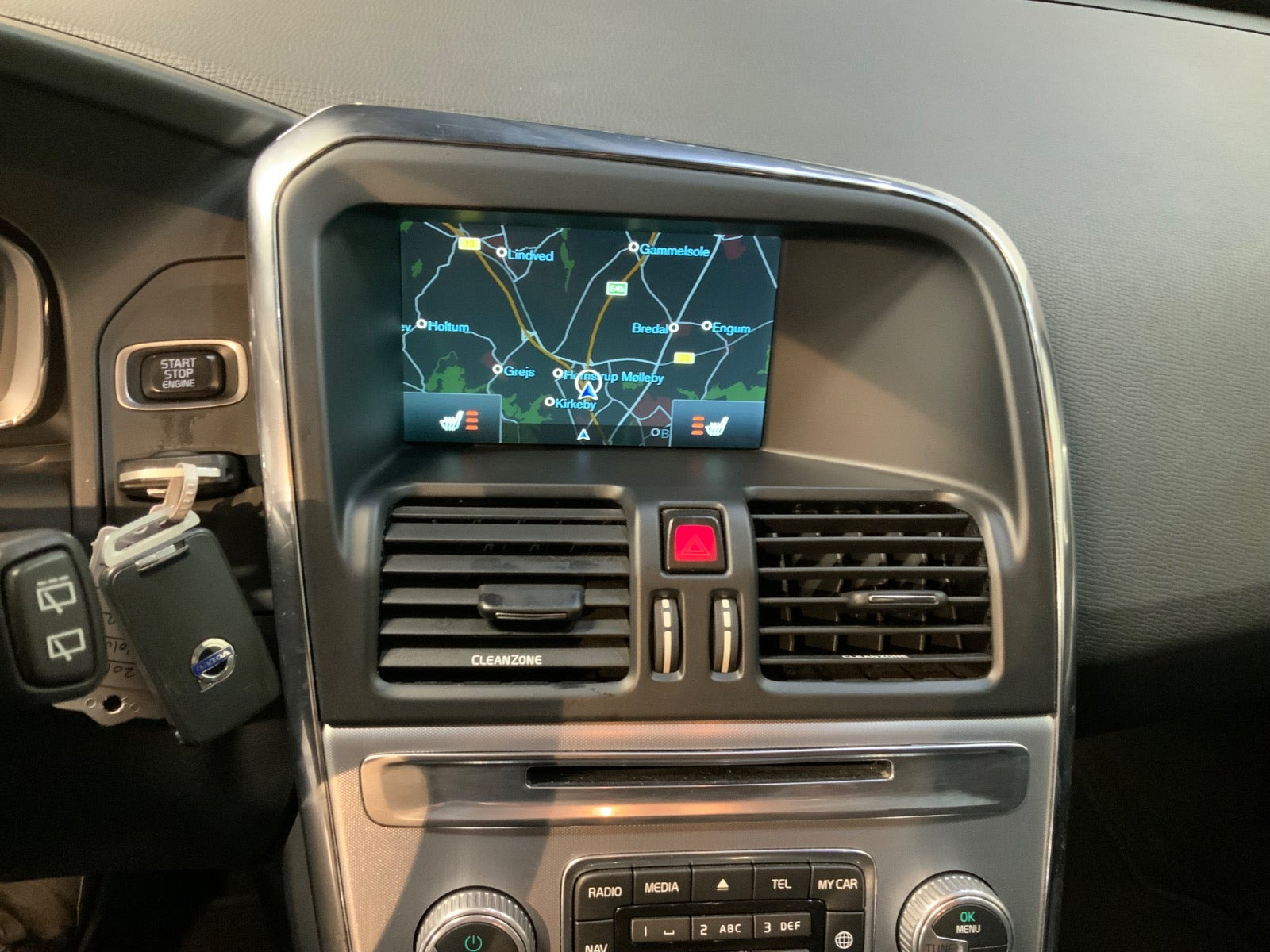 Sort Volvo XC60 fra 2016