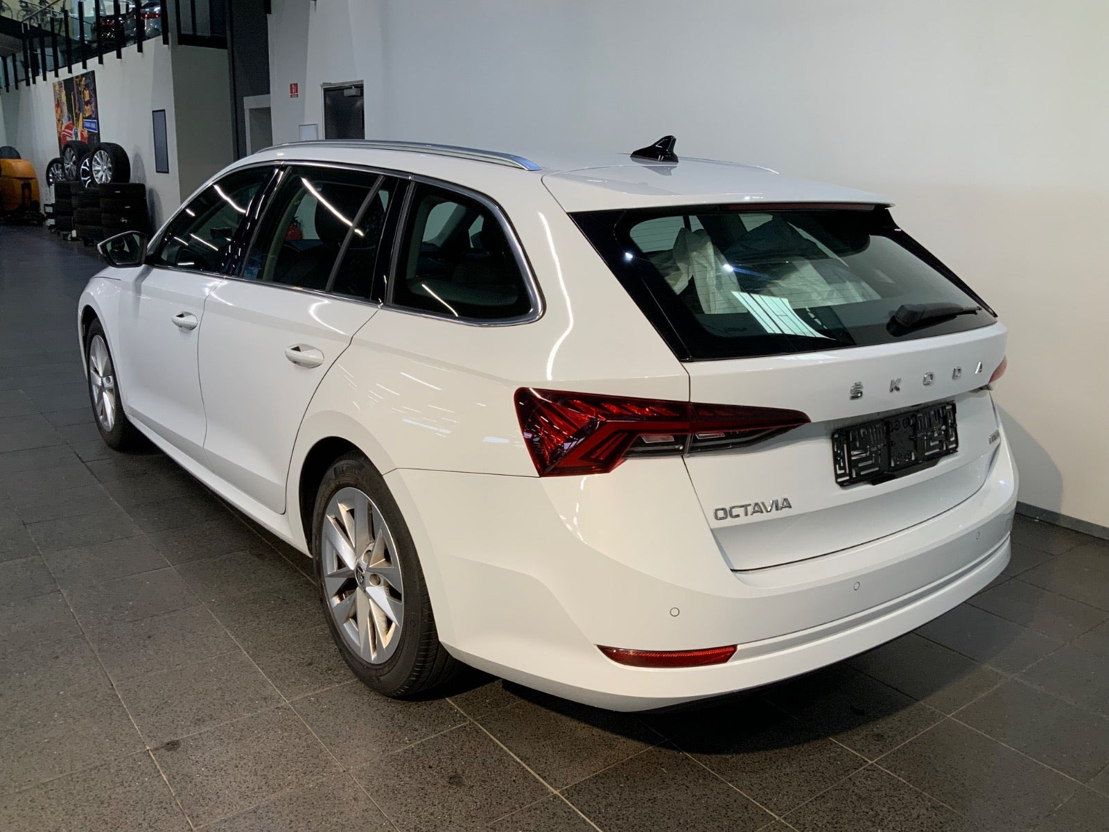 Hvid Skoda Octavia fra 2021