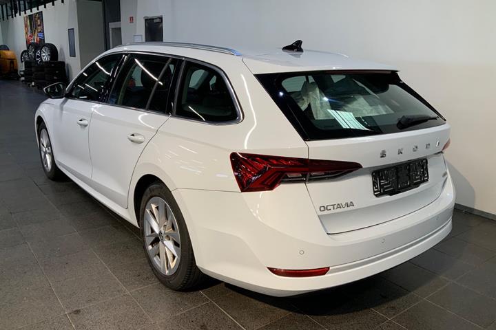 Hvid Skoda Octavia fra 2021