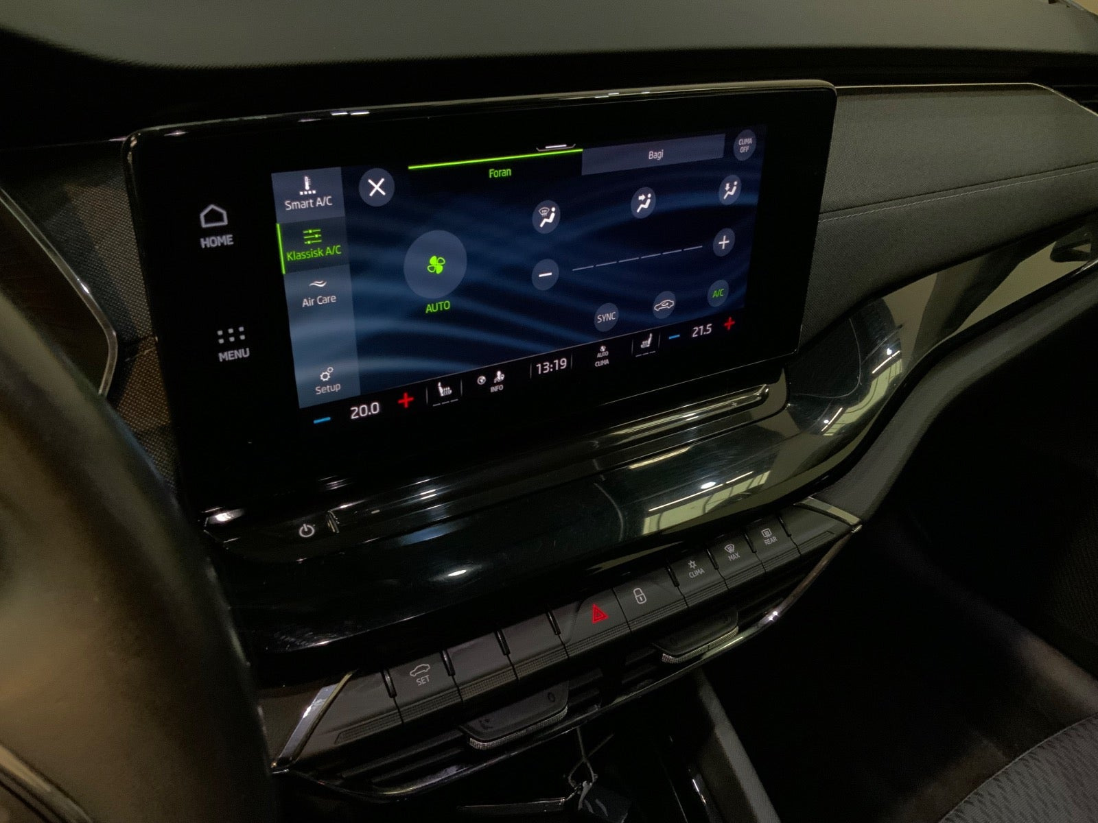 Hvid Skoda Octavia fra 2021