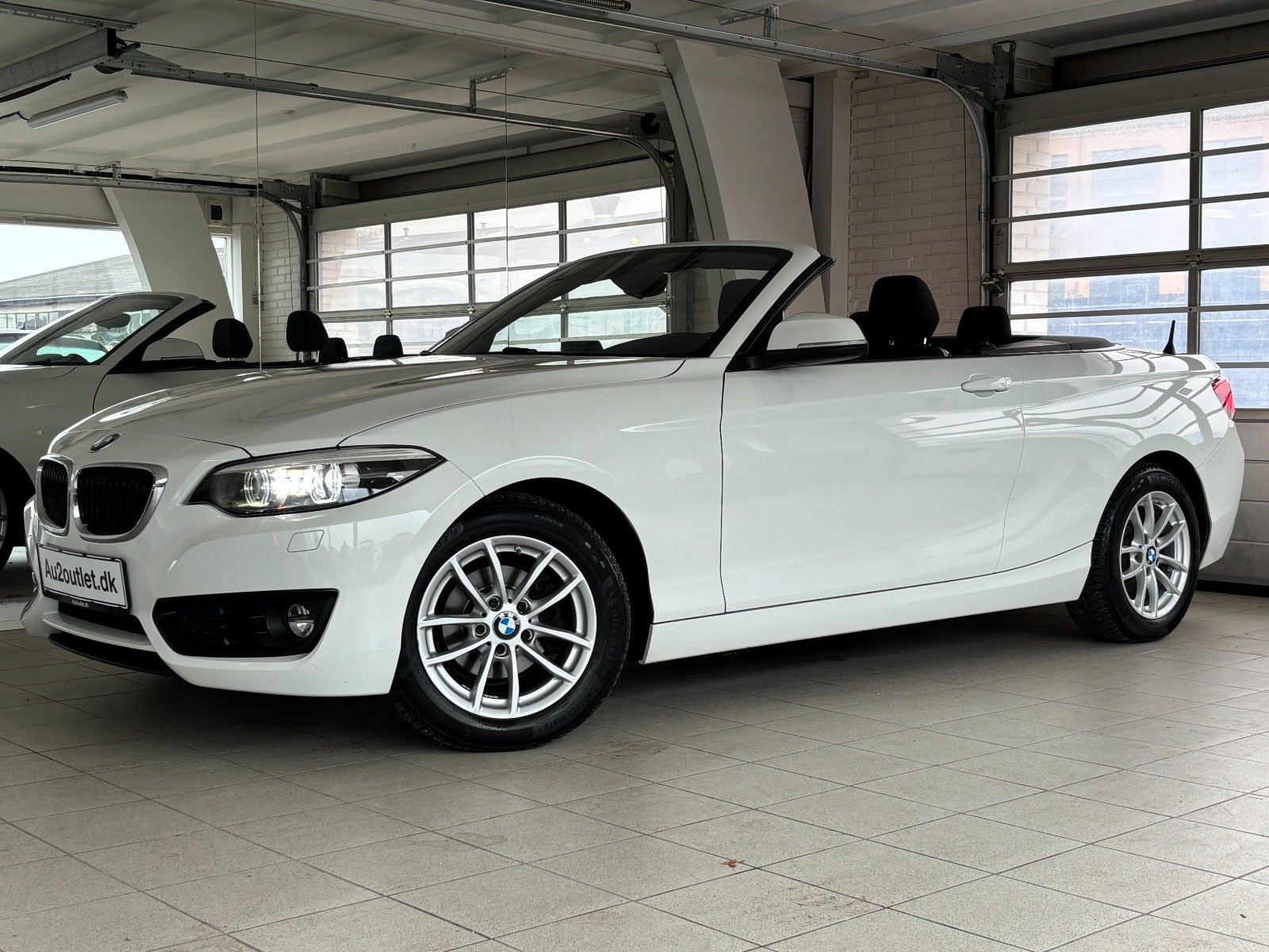 Hvid BMW 218i fra 2019