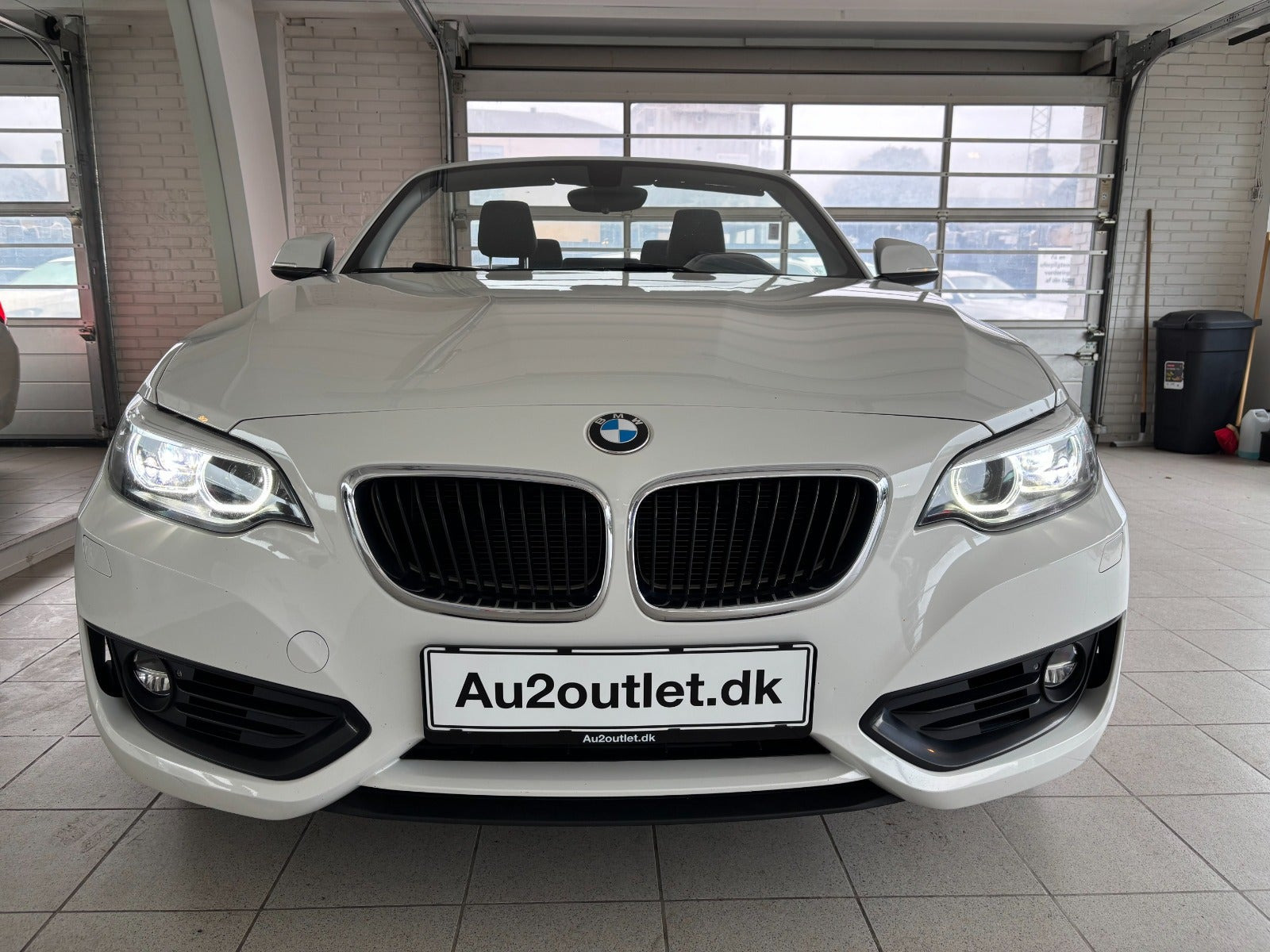 Hvid BMW 218i fra 2019