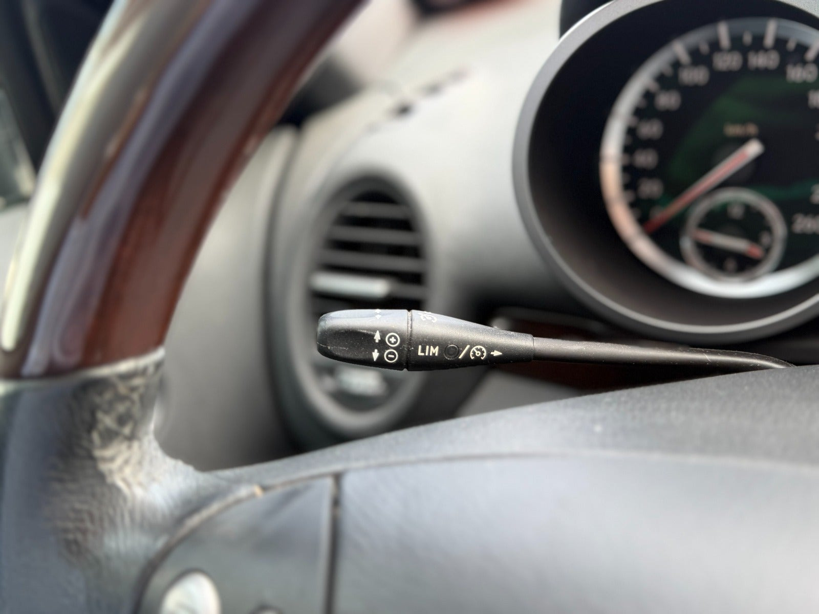 Sort Mercedes SLK200 fra 2004