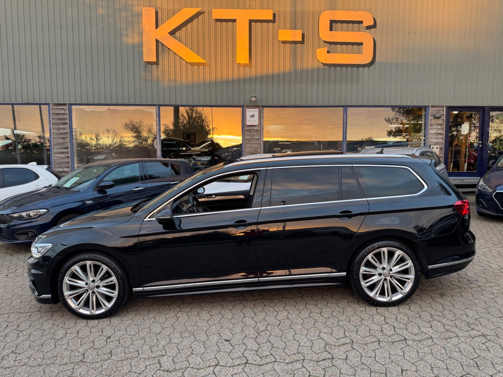 Sort VW Passat fra 2018