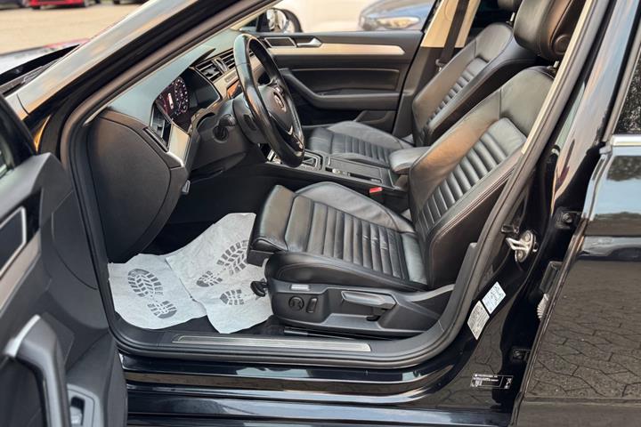 Sort VW Passat fra 2018