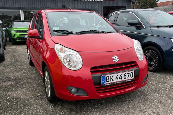 Rød Suzuki Alto fra 2013