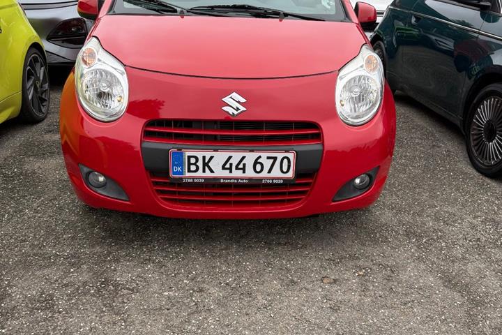 Rød Suzuki Alto fra 2013