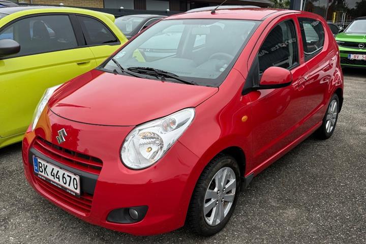 Rød Suzuki Alto fra 2013