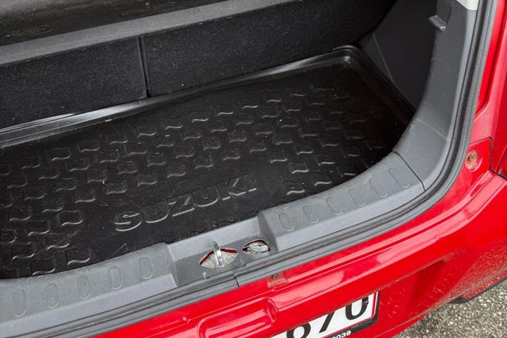 Rød Suzuki Alto fra 2013