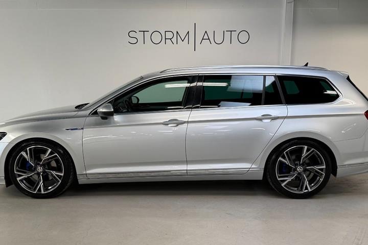 Sølv VW Passat fra 2020