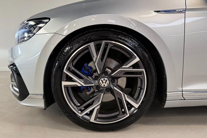 Sølv VW Passat fra 2020