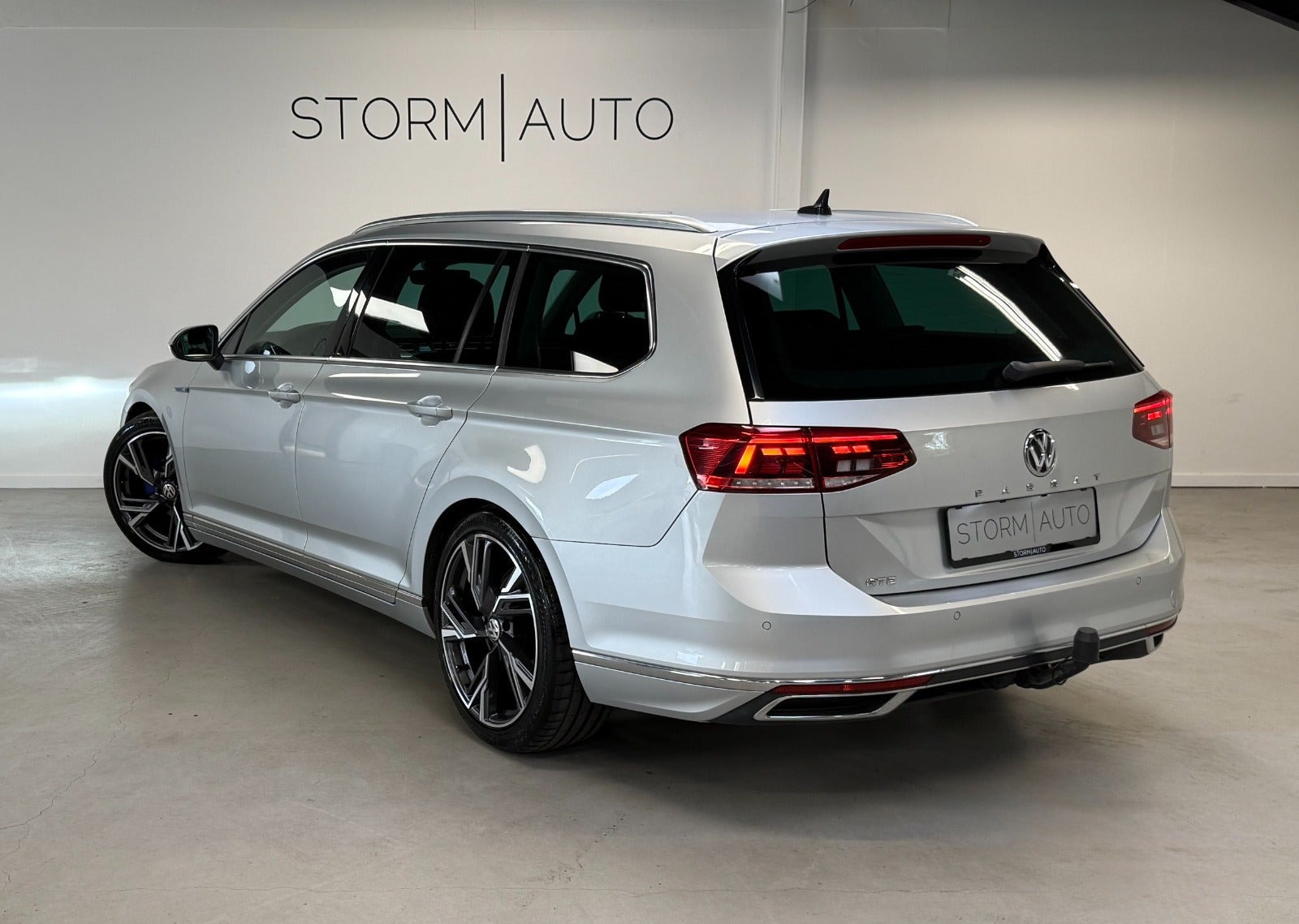 Sølv VW Passat fra 2020