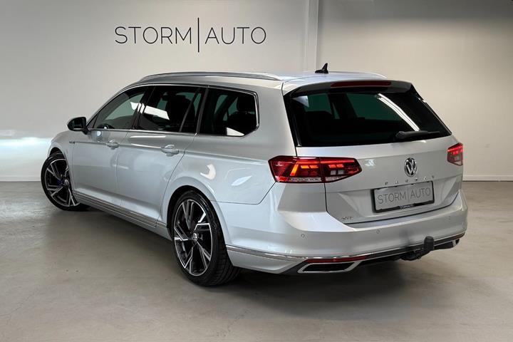 Sølv VW Passat fra 2020