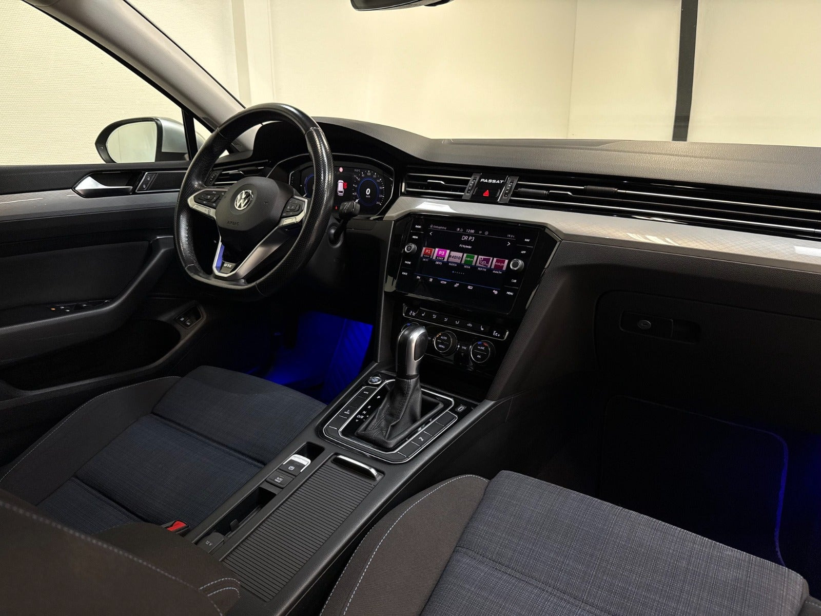 Sølv VW Passat fra 2020