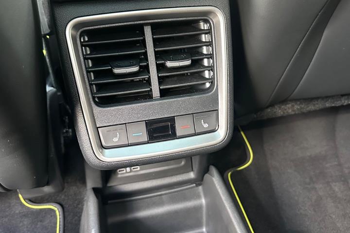 Sølv Skoda Enyaq fra 2026