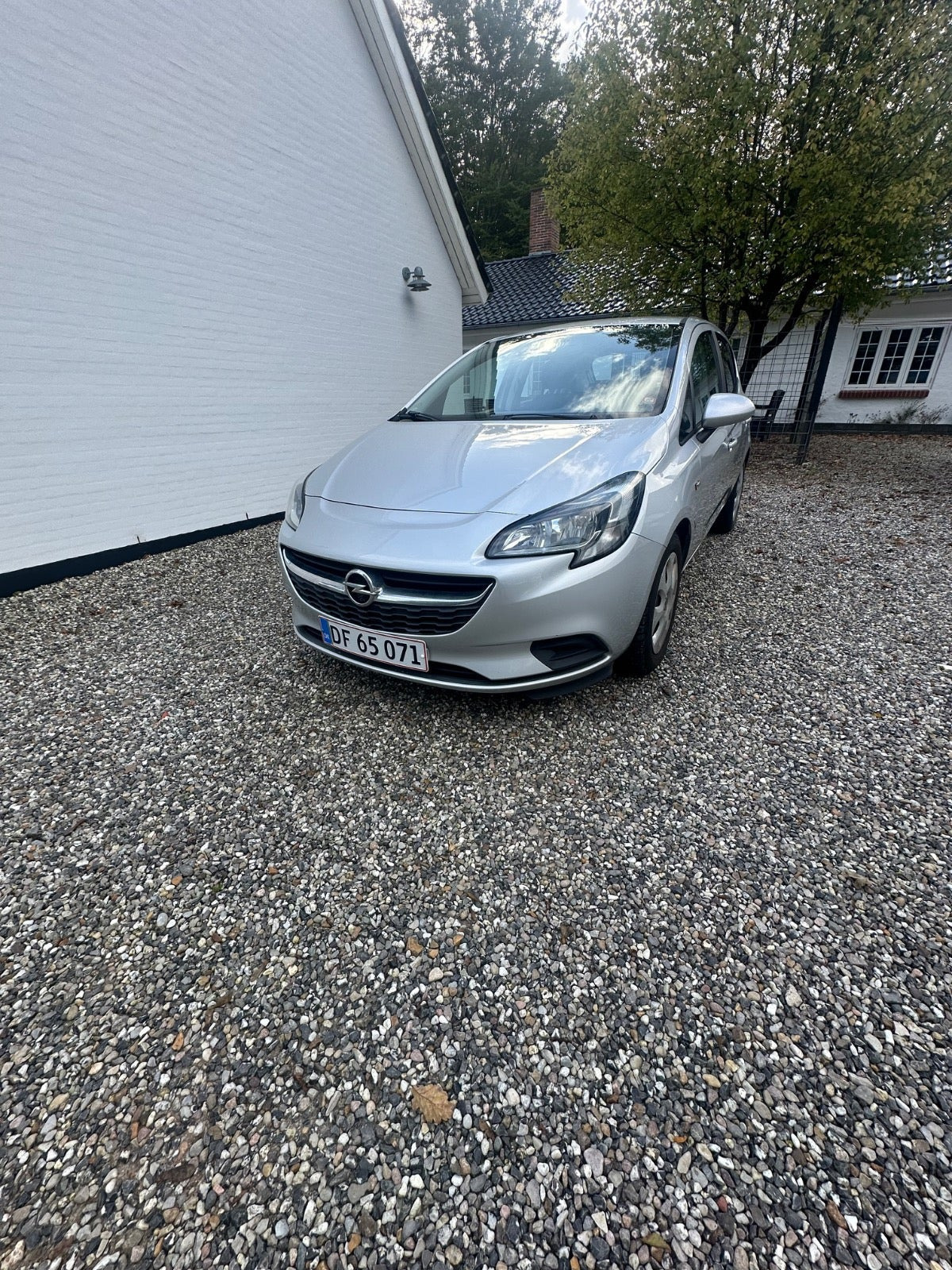 Sølv Opel Corsa fra 2016