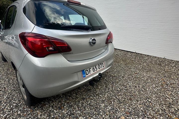 Sølv Opel Corsa fra 2016