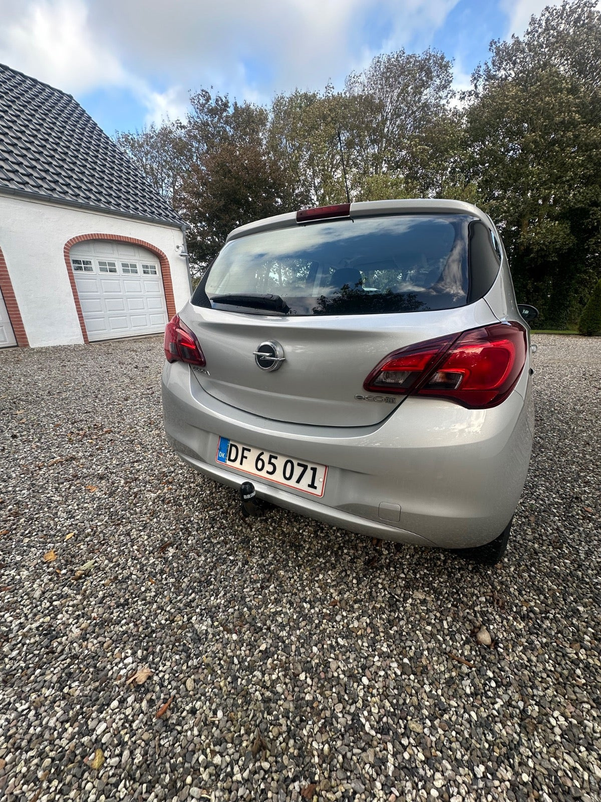 Sølv Opel Corsa fra 2016