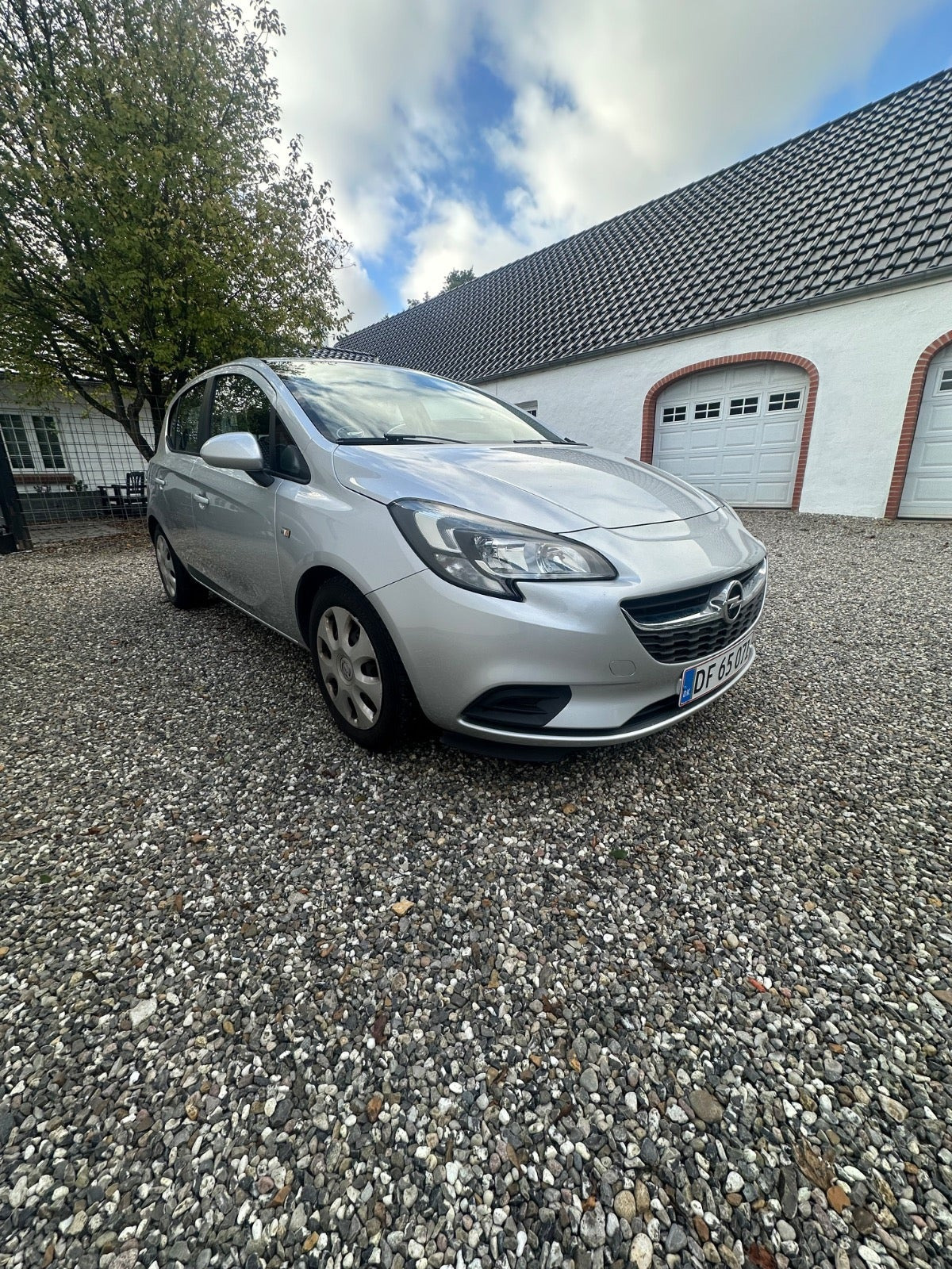 Sølv Opel Corsa fra 2016