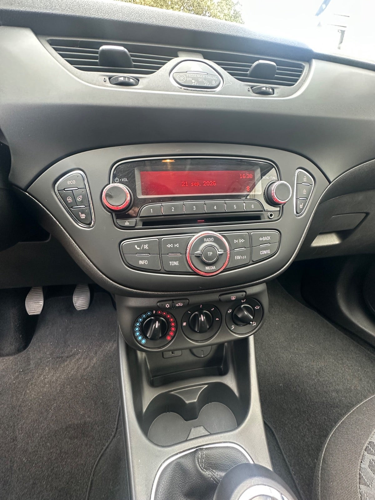 Sølv Opel Corsa fra 2016