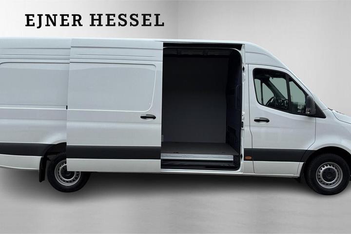 Hvid Mercedes Sprinter 317 fra 2025