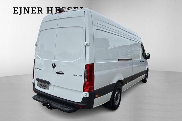 Hvid Mercedes Sprinter 317 fra 2025