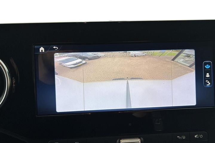 Hvid Mercedes Sprinter 317 fra 2025
