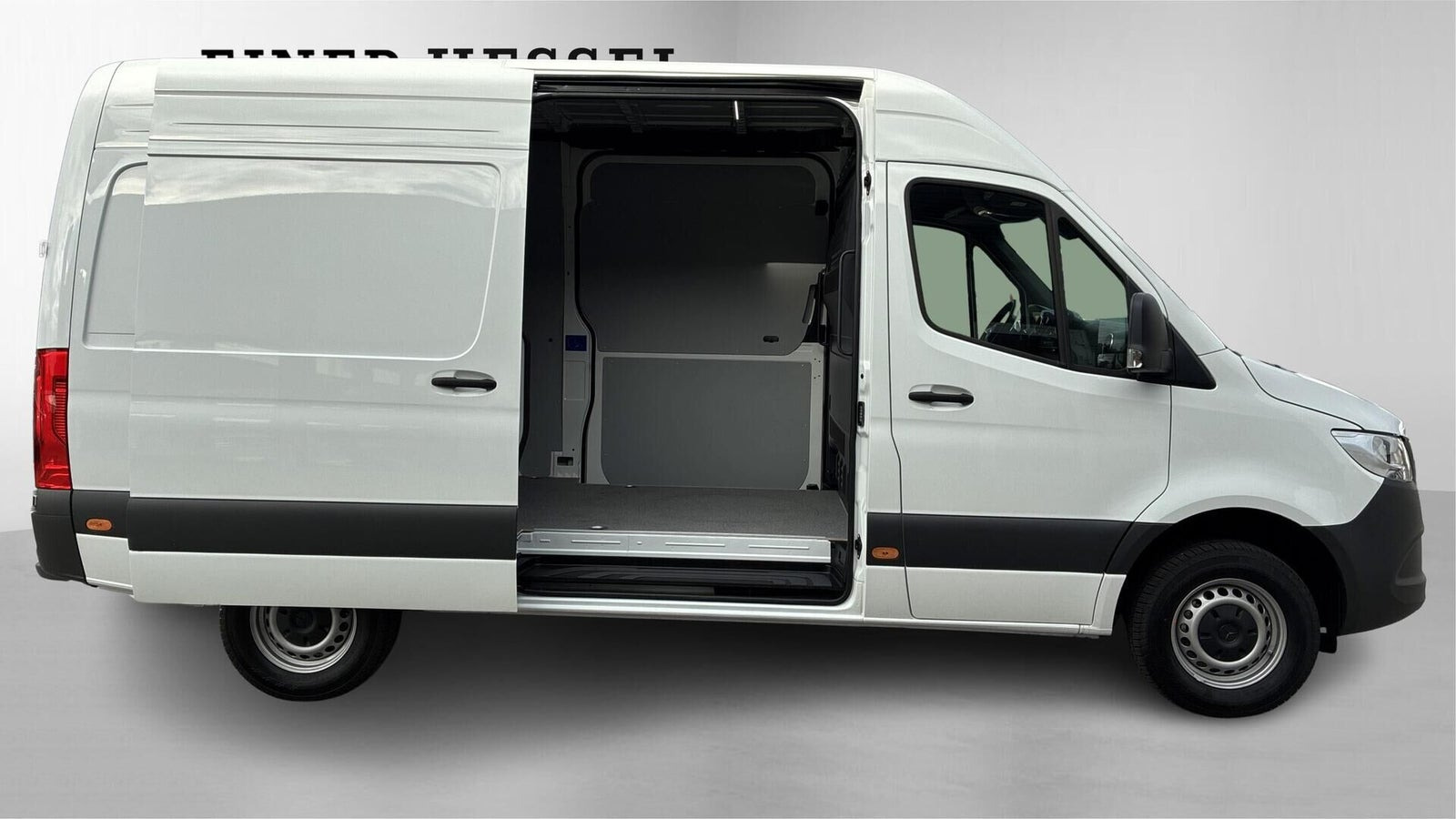 Hvid Mercedes Sprinter 317 fra 2025