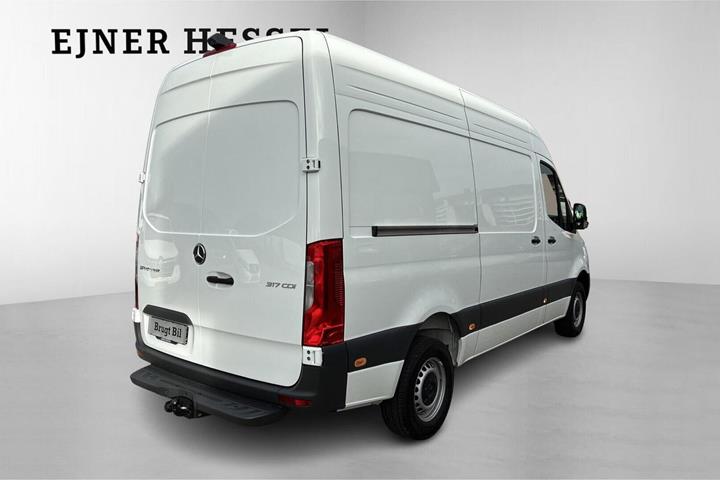 Hvid Mercedes Sprinter 317 fra 2025