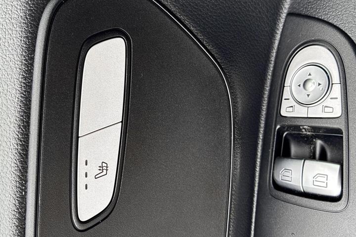 Sort Mercedes eVito 129 fra 2021